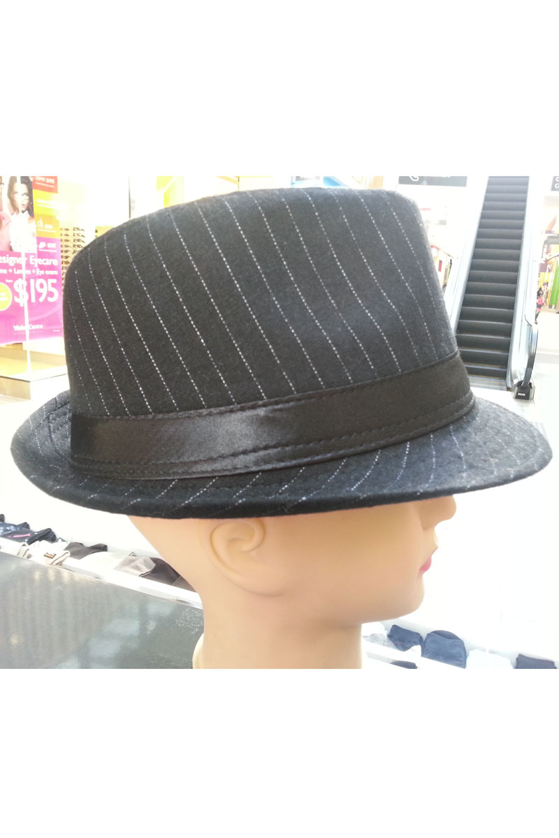 Hat in black with thin white stripes