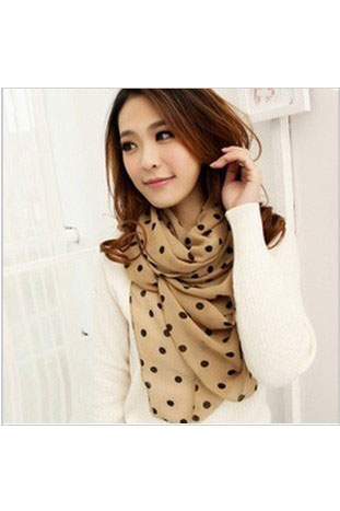 Scarf in brown with black dots