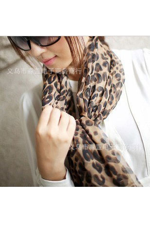 Scarf in coffee with leopard pattern