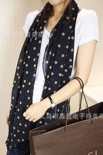 scarf dark navy color with pink dots